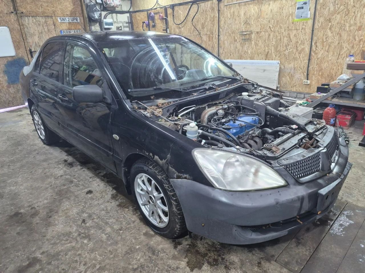 Mitsubishi Lancer в процессе разбора